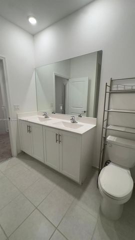 10054 SW 231st Ln, Miami, FL 33190