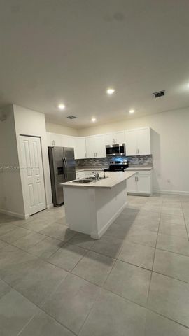 10054 SW 231st Ln, Miami, FL 33190