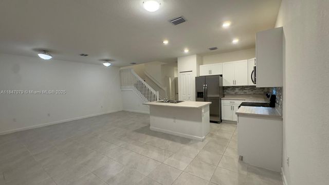 10054 SW 231st Ln, Miami, FL 33190
