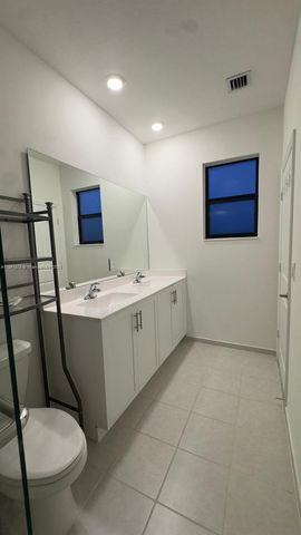 10054 SW 231st Ln, Miami, FL 33190