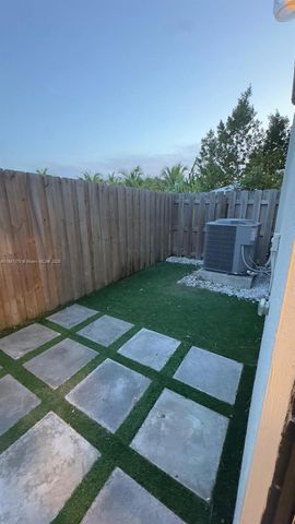 10054 SW 231st Ln, Miami, FL 33190