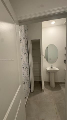 10054 SW 231st Ln, Miami, FL 33190