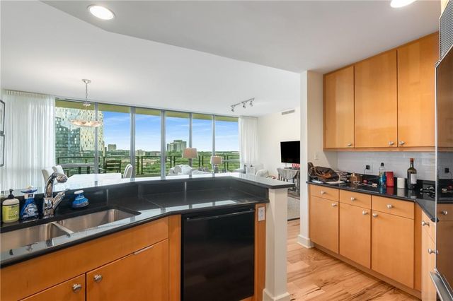 700 Park Regency Place NE 1906, Atlanta, GA 30326
