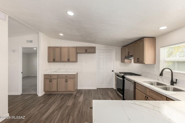 705 W Lightstar Circle, Tucson, AZ 85756