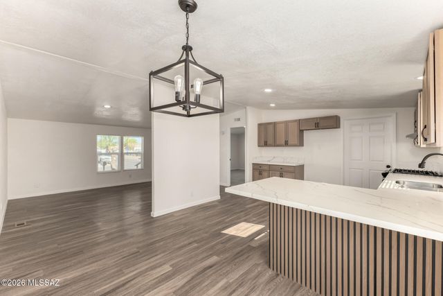 705 W Lightstar Circle, Tucson, AZ 85756