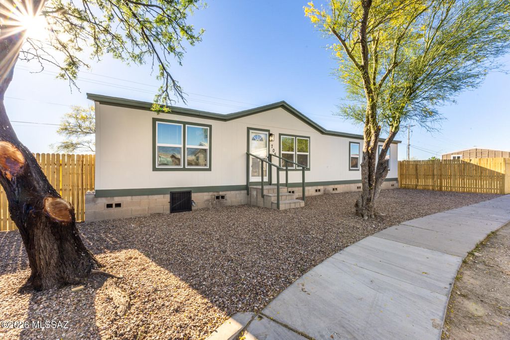 705 W Lightstar Circle, Tucson, AZ 85756