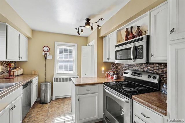 151 Commonwealth Avenue, Flint, MI 48503