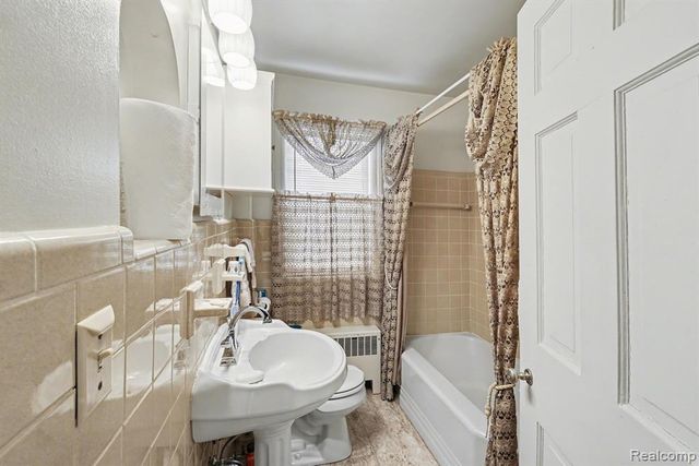 151 Commonwealth Avenue, Flint, MI 48503