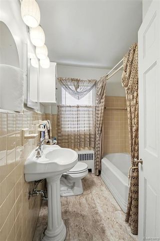 151 Commonwealth Avenue, Flint, MI 48503