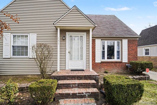 151 Commonwealth Avenue, Flint, MI 48503