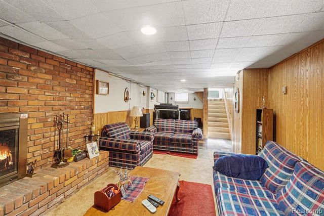 151 Commonwealth Avenue, Flint, MI 48503