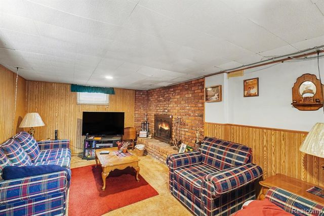 151 Commonwealth Avenue, Flint, MI 48503