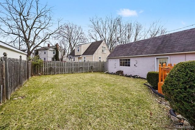 151 Commonwealth Avenue, Flint, MI 48503