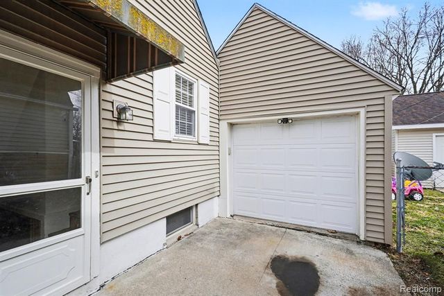 151 Commonwealth Avenue, Flint, MI 48503