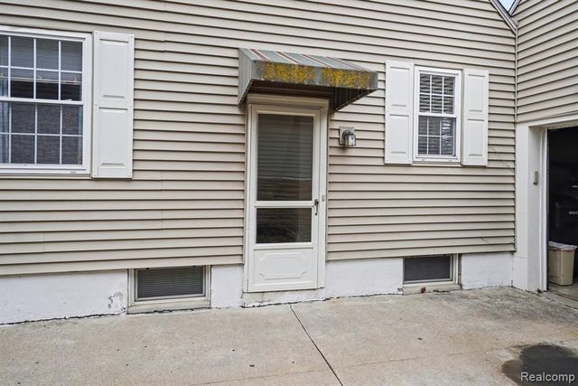 151 Commonwealth Avenue, Flint, MI 48503