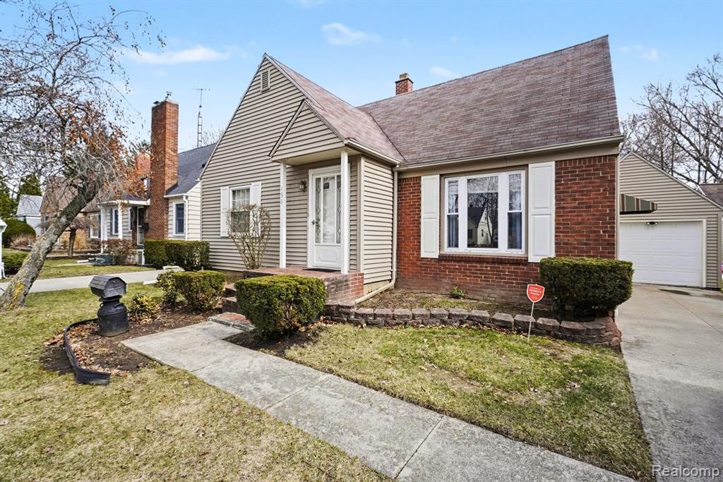 151 Commonwealth Avenue, Flint, MI 48503