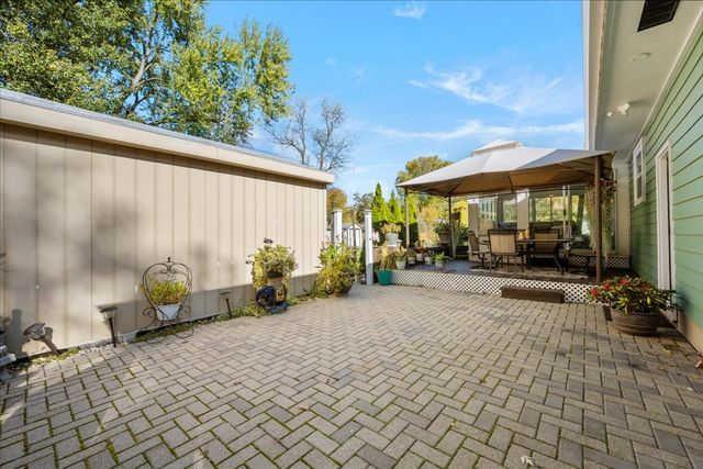 1302 Cary Road, Algonquin, IL 60102