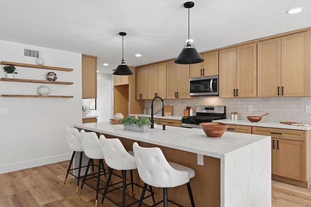 1416 EASTVIEW Court, Oceanside, CA 92056