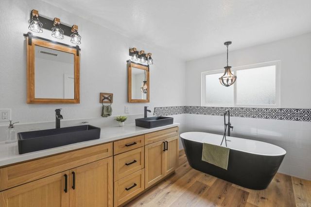 1416 EASTVIEW Court, Oceanside, CA 92056