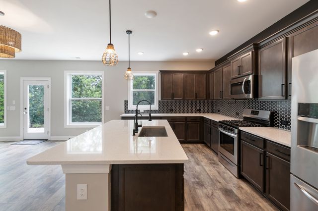 146 Newbury Dr, White House, TN 37188
