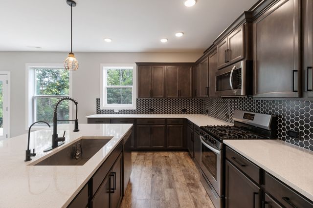 146 Newbury Dr, White House, TN 37188