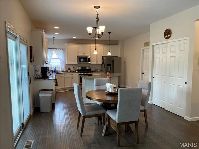 104 Forest Oaks Drive, Caseyville, IL 62232