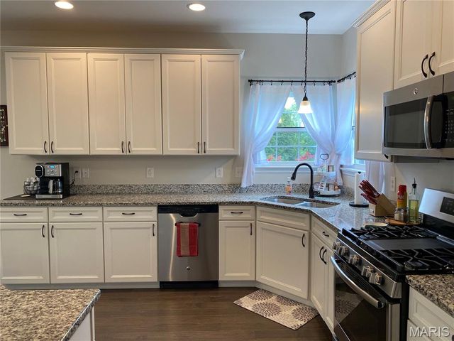 104 Forest Oaks Drive, Caseyville, IL 62232