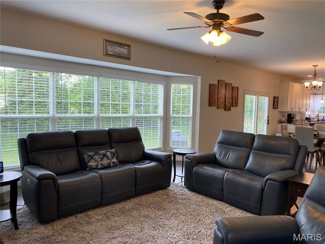 104 Forest Oaks Drive, Caseyville, IL 62232