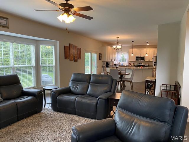 104 Forest Oaks Drive, Caseyville, IL 62232