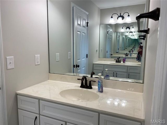 104 Forest Oaks Drive, Caseyville, IL 62232