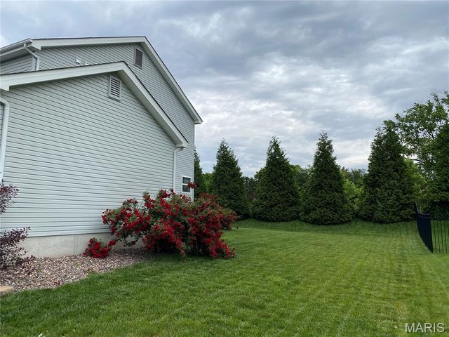 104 Forest Oaks Drive, Caseyville, IL 62232