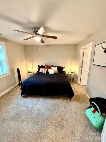 1946 11th Avenue NE, Hickory, NC 28601