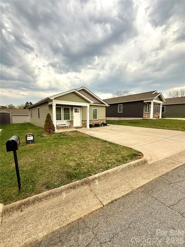 1946 11th Avenue NE, Hickory, NC 28601