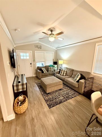 1946 11th Avenue NE, Hickory, NC 28601