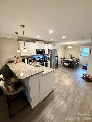 1946 11th Avenue NE, Hickory, NC 28601