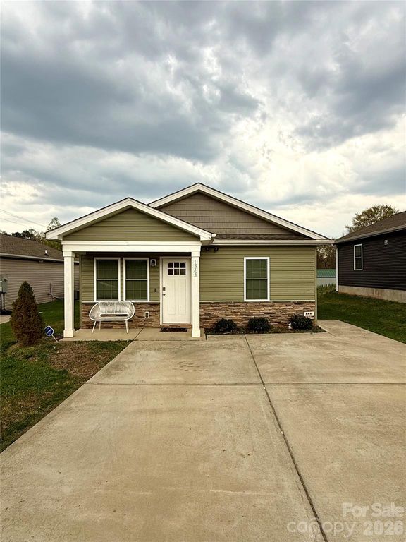 1946 11th Avenue NE, Hickory, NC 28601