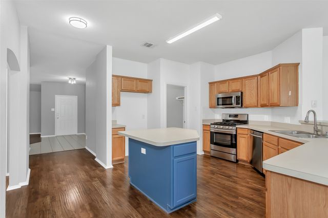 9721 Meadow Rue Drive, Mckinney, TX 75072