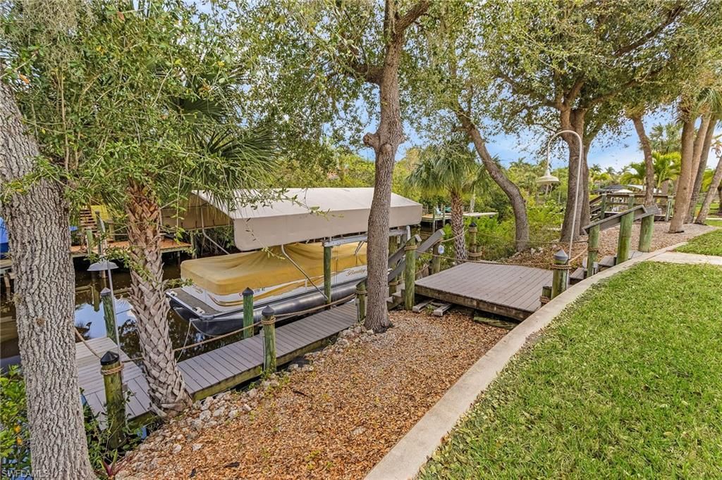 9262 Palm Island CIR, NORTH FORT MYERS, FL 33903 — exterior