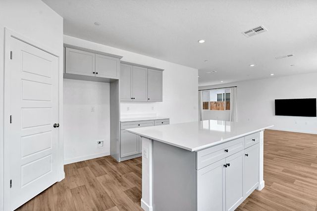 5963 W Laguna Avenue, Fresno, CA 93722