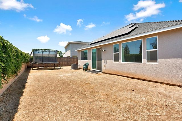 5963 W Laguna Avenue, Fresno, CA 93722