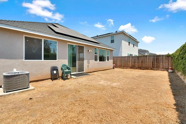 5963 W Laguna Avenue, Fresno, CA 93722