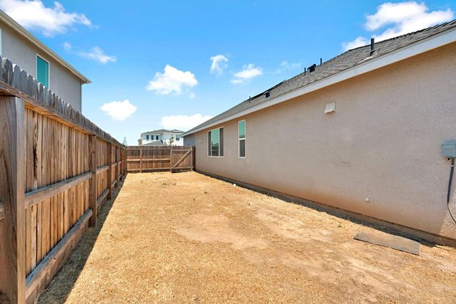 5963 W Laguna Avenue, Fresno, CA 93722