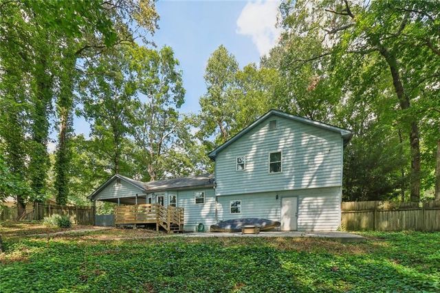 2580 Suncrest Court, Buford, GA 30519