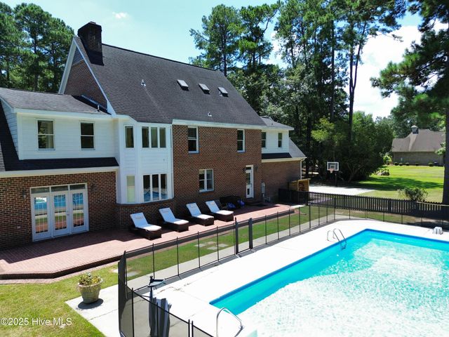 12400 Old Farm Circle, Laurinburg, NC 28352