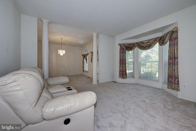 1 MALLARD DR, Mount Laurel, NJ 08054