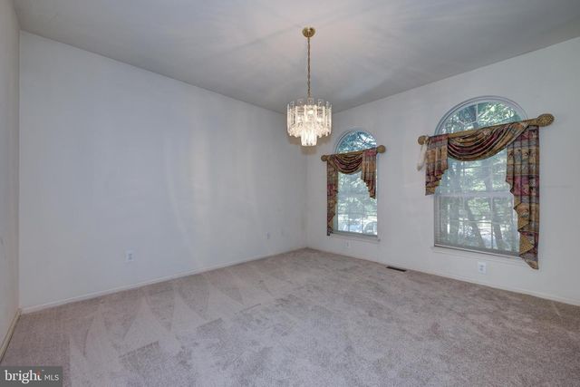 1 MALLARD DR, Mount Laurel, NJ 08054