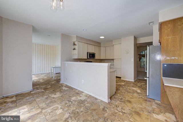 1 MALLARD DR, Mount Laurel, NJ 08054