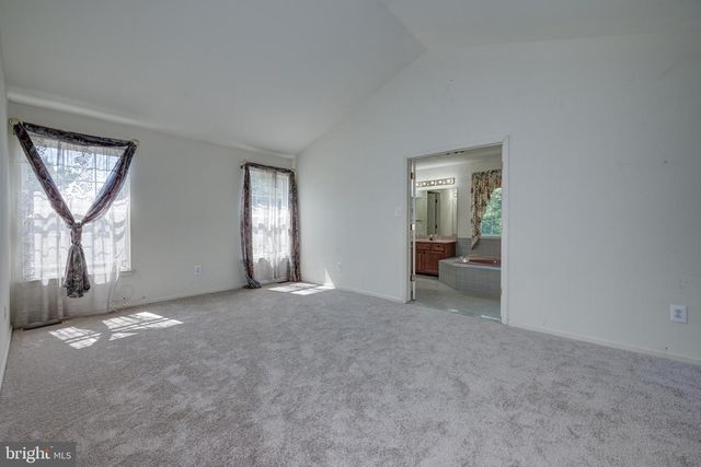 1 MALLARD DR, Mount Laurel, NJ 08054