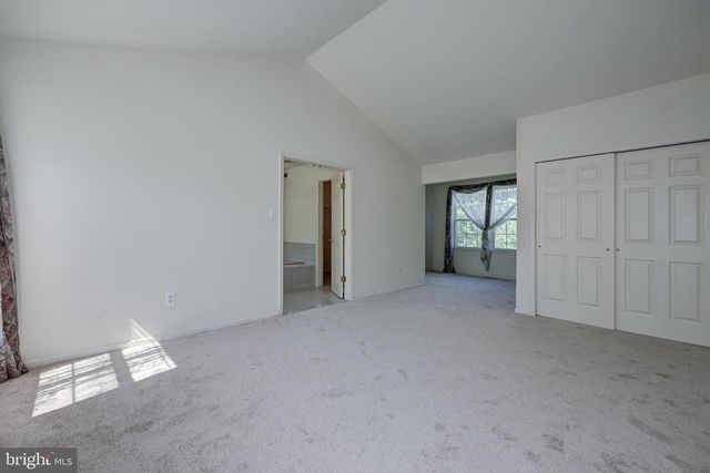 1 MALLARD DR, Mount Laurel, NJ 08054