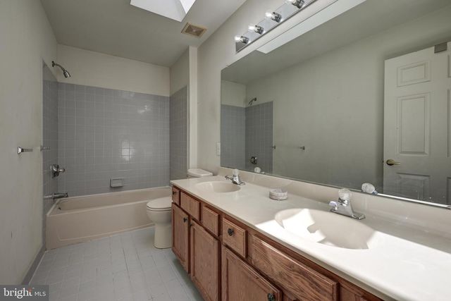 1 MALLARD DR, Mount Laurel, NJ 08054